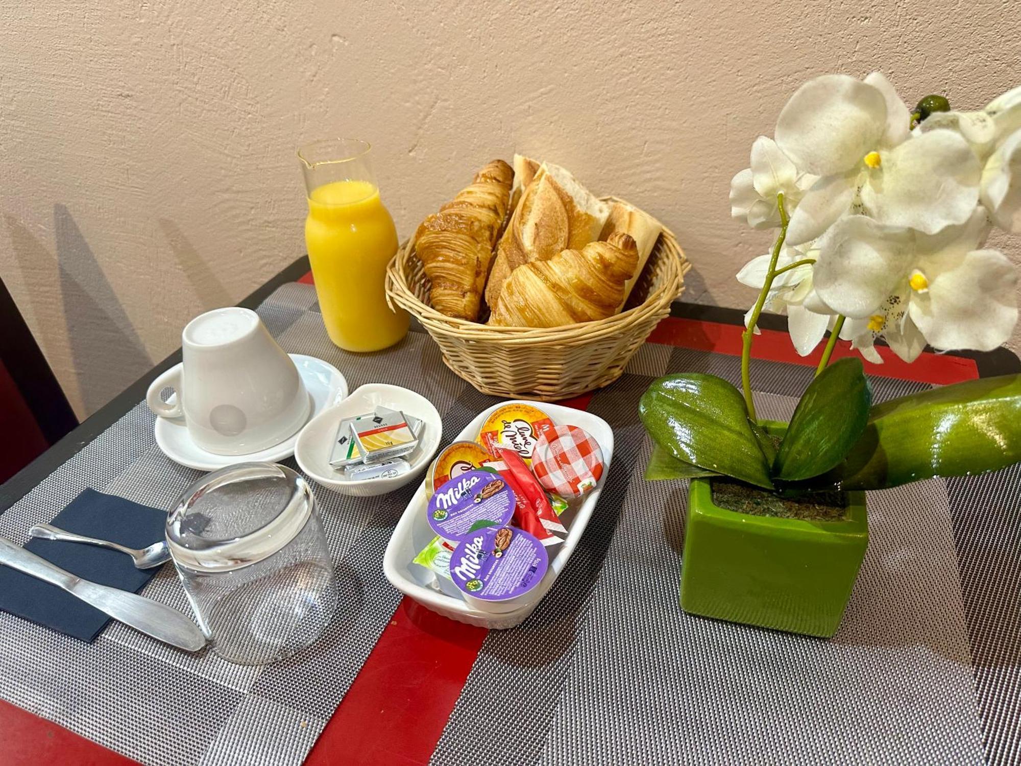 Hotel Victor Hugo Clamart ภายนอก รูปภาพ
