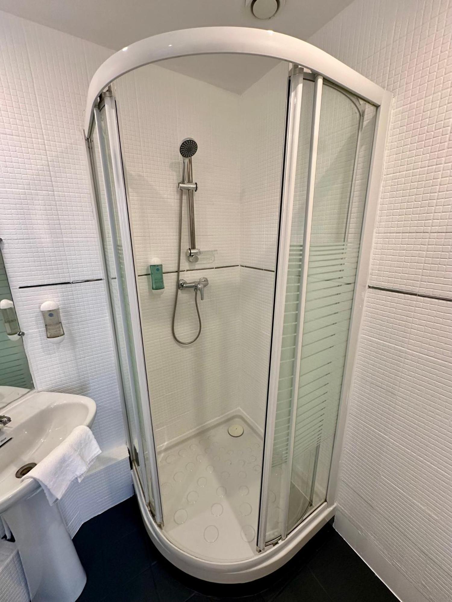 Hotel Victor Hugo Clamart ภายนอก รูปภาพ