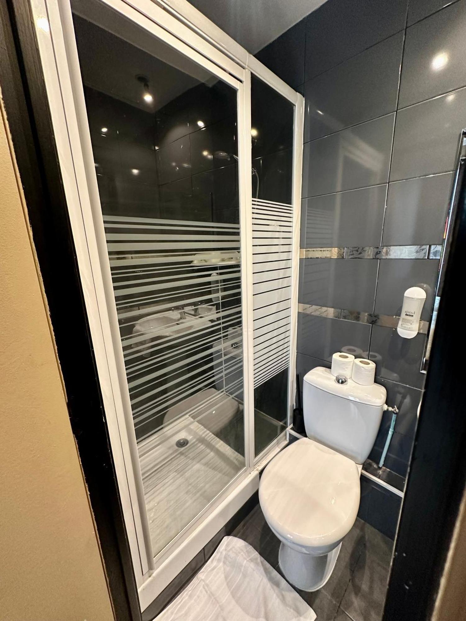 Hotel Victor Hugo Clamart ภายนอก รูปภาพ
