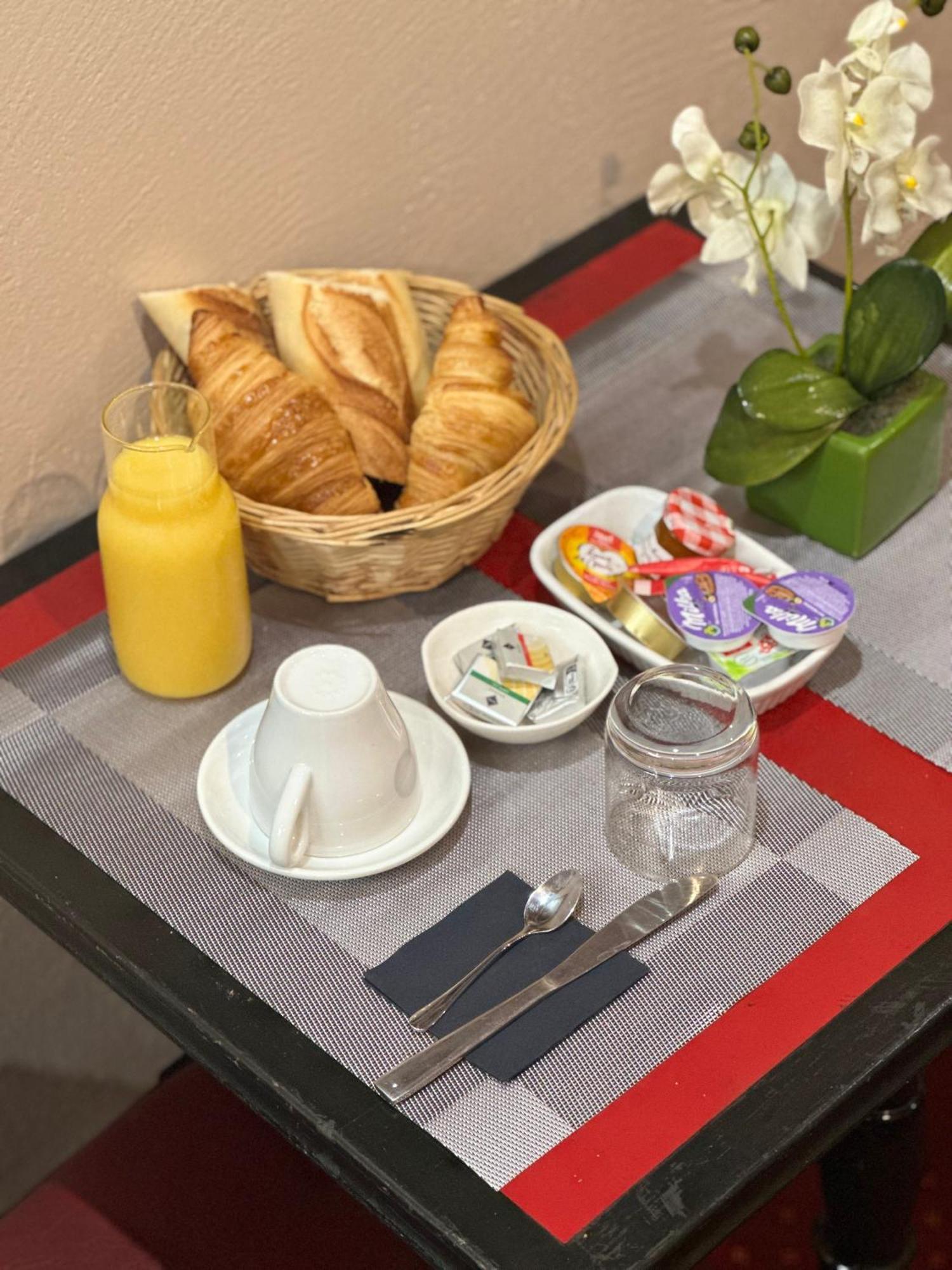 Hotel Victor Hugo Clamart ภายนอก รูปภาพ